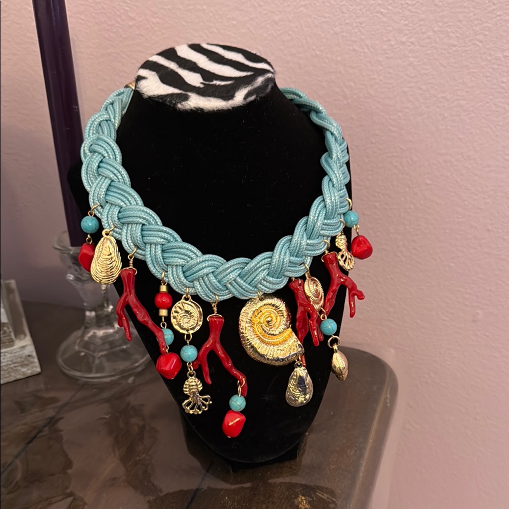 Nwt Chic Braided Necklace With Red Coral And Gold Shell Charms Beach Themed Gift